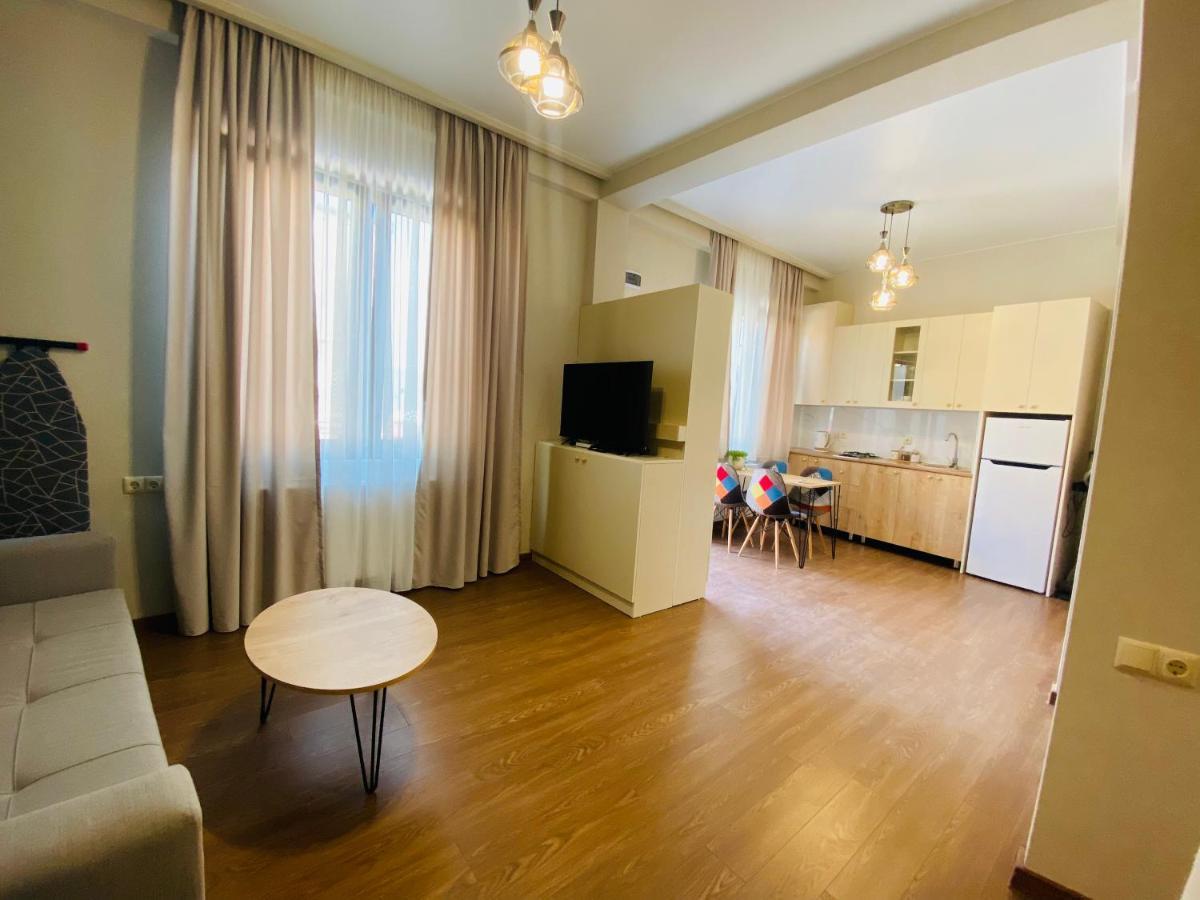 Luxury Apartment In Old Tbilisi With Terrace Buitenkant foto